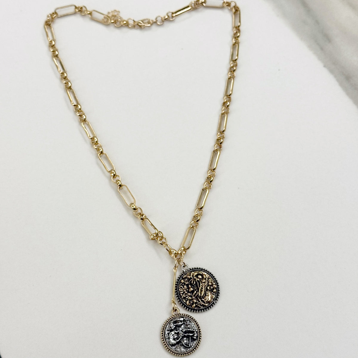 Collana due medaglie