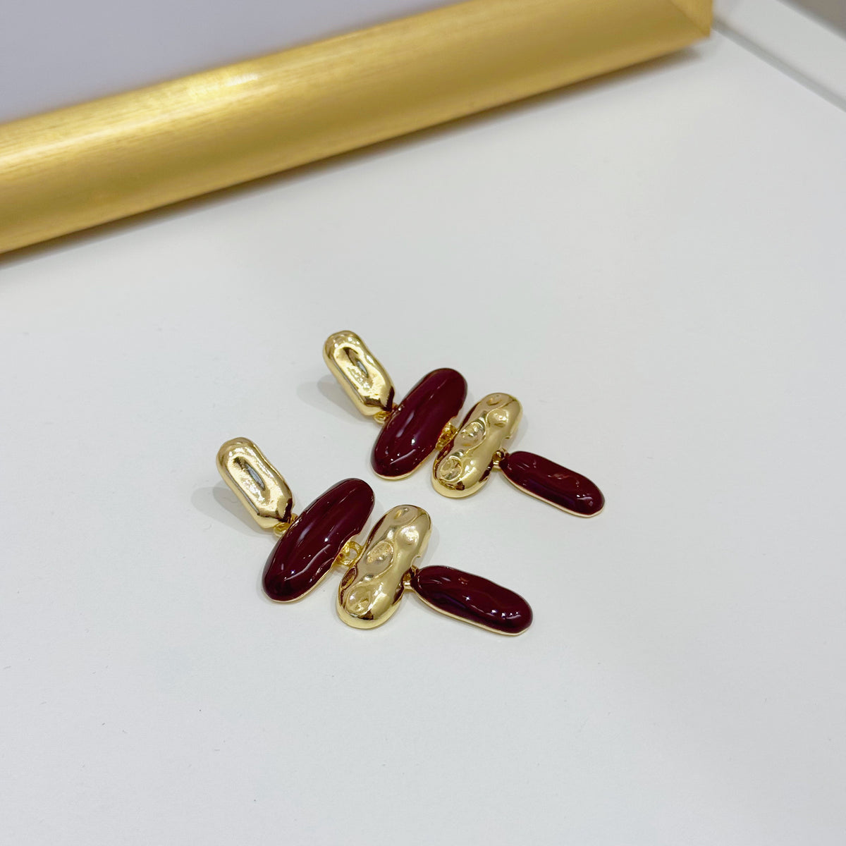 Orecchini oro e bordeaux