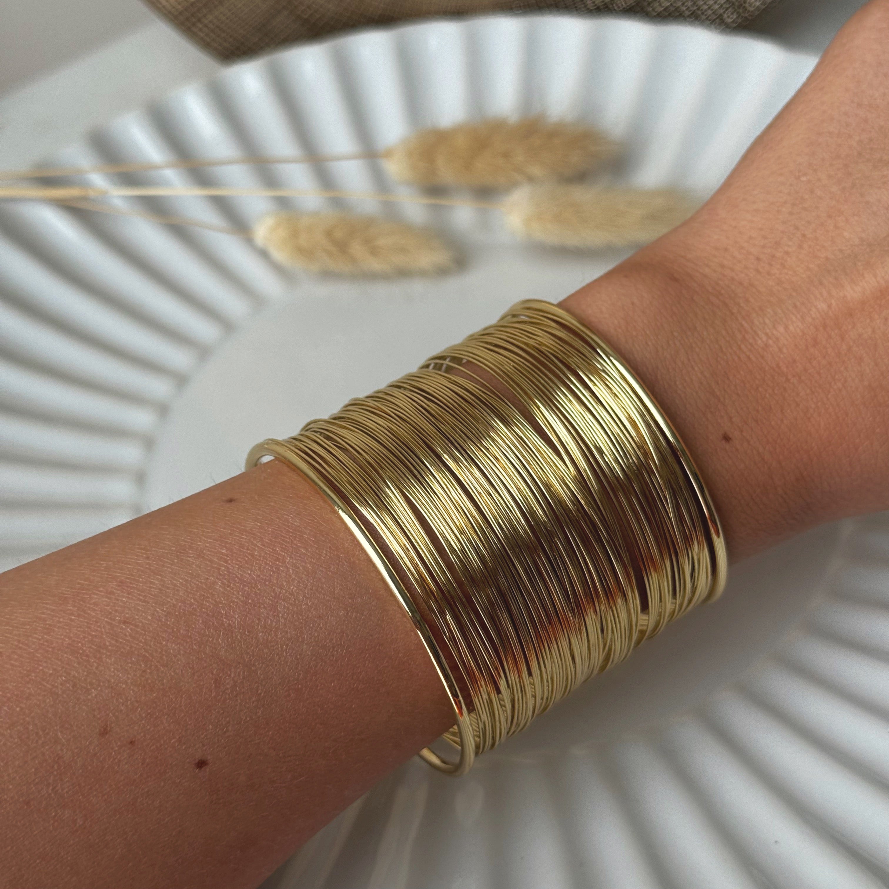 Bracciale schiava in corallo montato su argento – Lucia Vitiello Gioielli di Napoli Bracciale schiava in corallo montato su argento – Lucia Vitiello Gioielli di Napoli